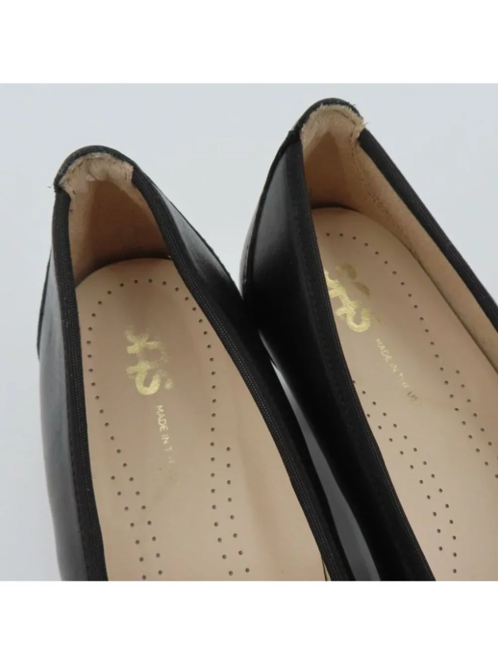 SAS MILANO Women 8.5 M Black Leather Round Toe Heels Pumps Shoes Made in USA